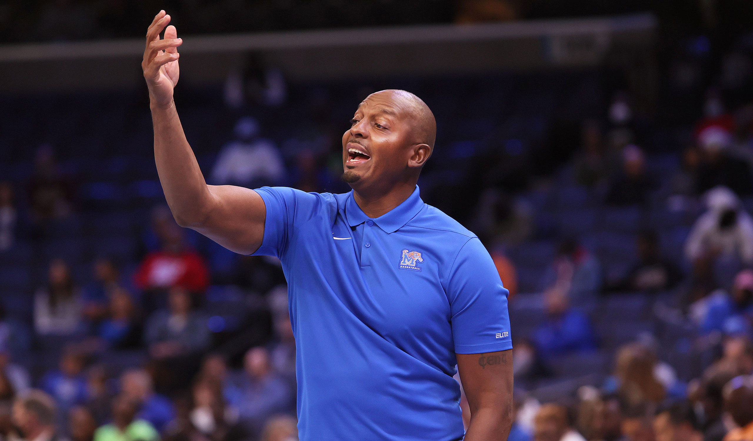 Memphis coach Penny Hardaway gestures with his hand up