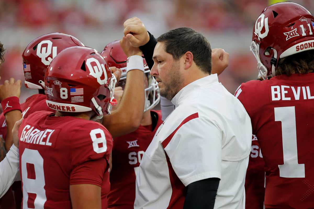 Oklahoma offensive coordinator Jeff Lebby stands beside Oklahoma's Dillon Gabriel (8) before a college football game between the University of Oklahoma Sooners (OU) and the Kansas State Wildcats at Gaylord Family - Oklahoma Memorial Stadium in Norman, Okla., Saturday, Sept. 24, 2022. oujournal -- print1