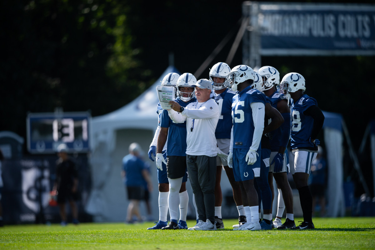 Bubba Ventrone talks to players at a Colts practice