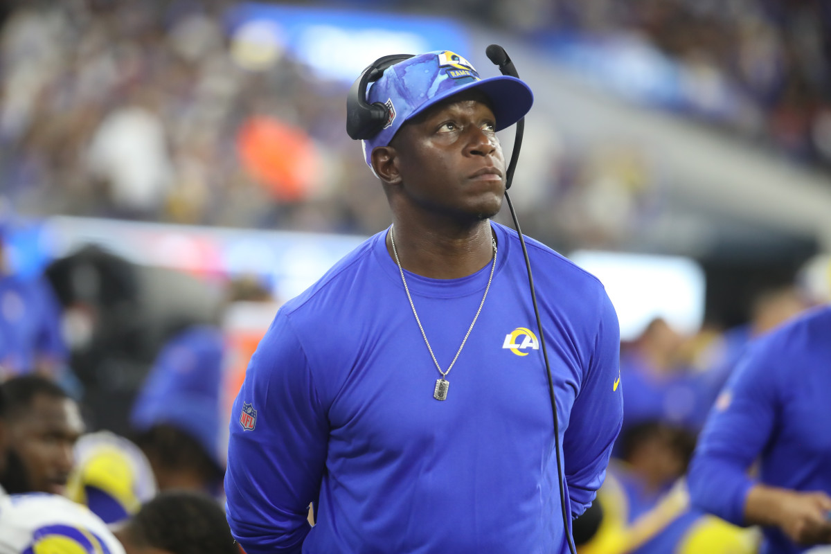 Raheem Morris looks at the scoreboard during a Rams game