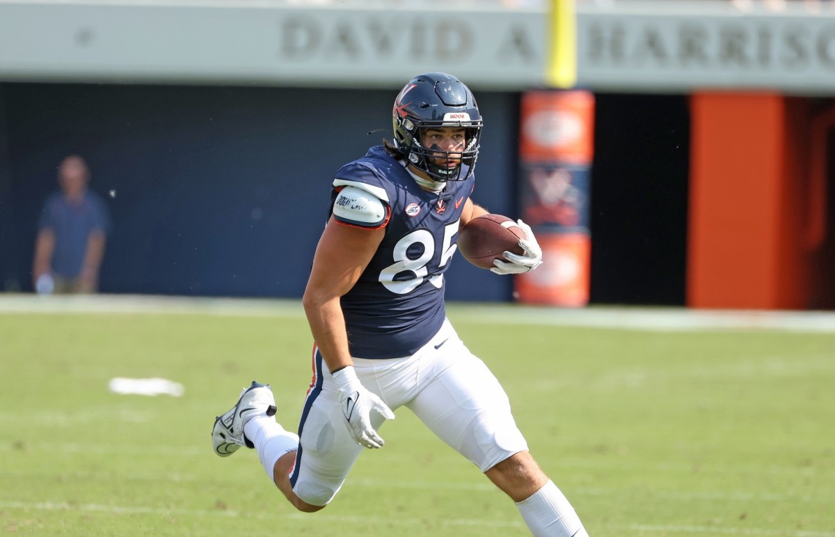 Virginia Cavaliers tight end Grant Misch runs with the ball after making a reception against Old Dominion.