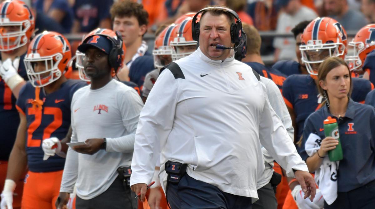 Sep 10, 2022; Champaign, Illinois, USA; Illinois Fighting Illini head coach Bret Bielema on the sidelines of Saturday s game with the Virginia Cavaliers in the second half at Memorial Stadium.