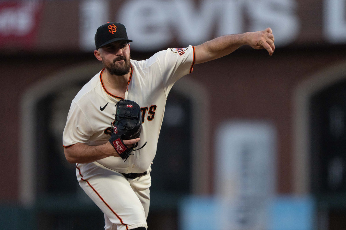 SF Giants pitcher Carlos Rodon throws a pitch. (2022)