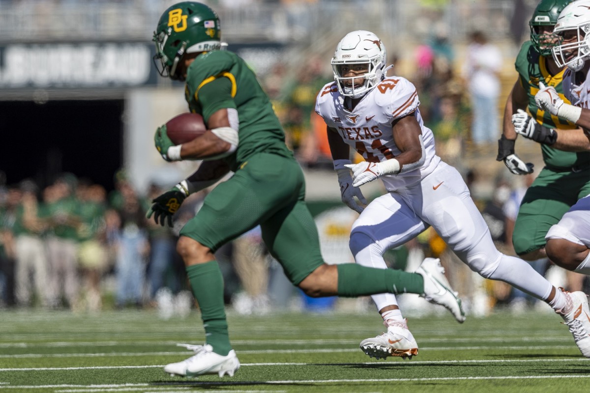 Oct 30, 2021; Waco, Texas, USA; Texas Longhorns linebacker Jaylan Ford (41) looks to contain Baylor Bears running back Abram Smith (7) in the second half of an NCAA football game at McLane Stadium.