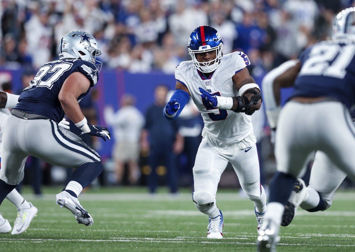 Sep 26, 2022; East Rutherford, New Jersey, USA; New York Giants defensive end Kayvon Thibodeaux (5) in action during the first half against the Dallas Cowboys at MetLife Stadium.