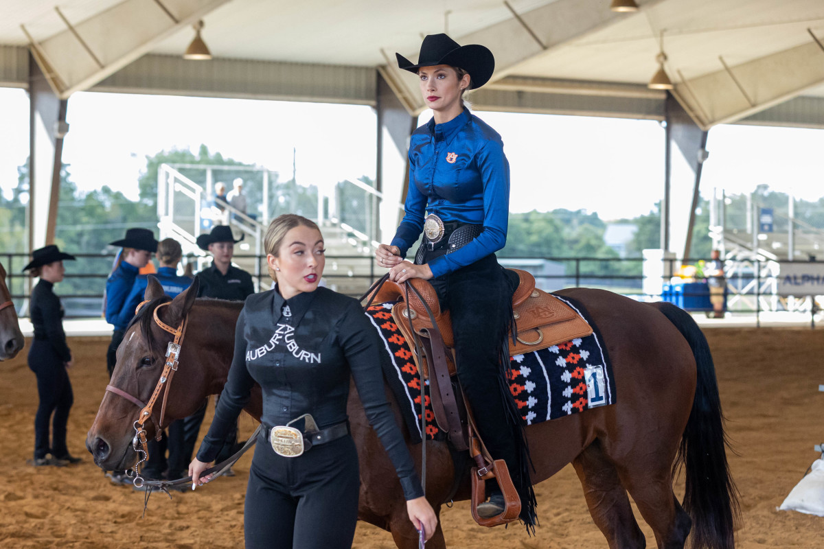 Maddie Spak (left) and Olivia Tordoff of Auburn Equestrian