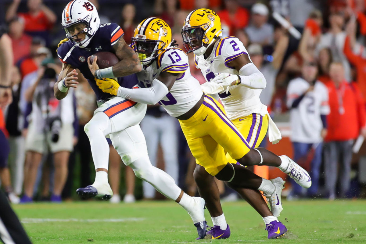 Auburn Tigers quarterback Robby Ashford (9) carries for big yardage during the game between the LSU Tigers and the Auburn Tigers at Jordan-Hare Stadium on Oct. 1, 2022.