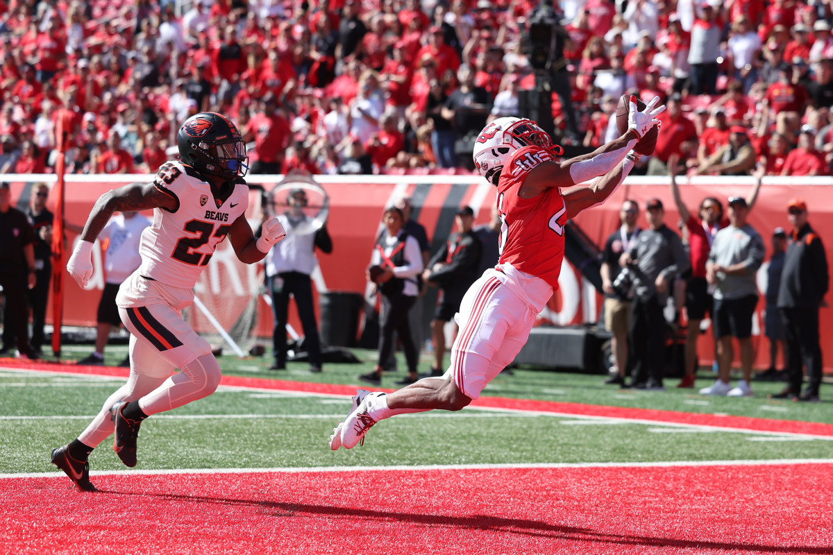 Utah Utes wide receiver Jaylen Dixon (25) catches a touchdown pass against Oregon State Beavers linebacker Cade Brownholtz (29) in the first quarter at Rice-Eccles Stadium.