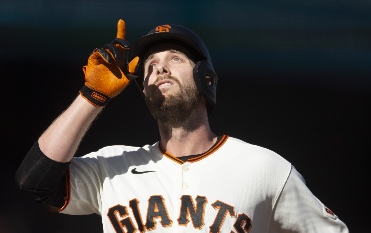 SF Giants outfielder Austin Slater points to the sky after hitting a home run against the Diamondbacks. (2022)