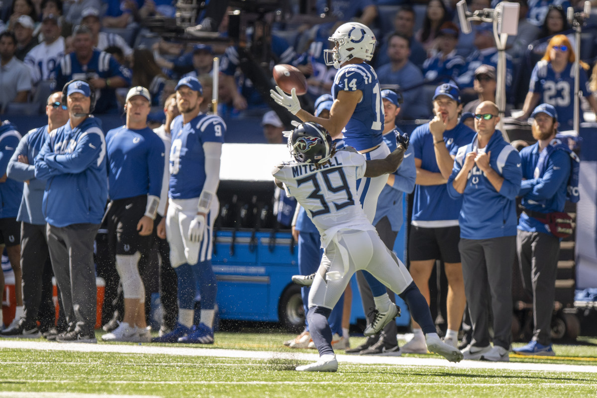 Oct 2, 2022; Indianapolis, Indiana, USA; Indianapolis Colts wide receiver Alec Pierce (14) catches a pass under coverage from Tennessee Titans cornerback Terrance Mitchell (39) during the second half at Lucas Oil Stadium. Titans won 24 to 17.
