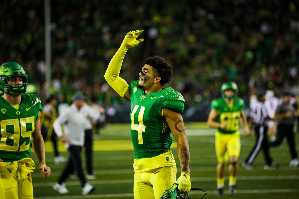 Oregon Ducks safety Bennett Williams (4) during the Stanford game in Autzen Stadium.