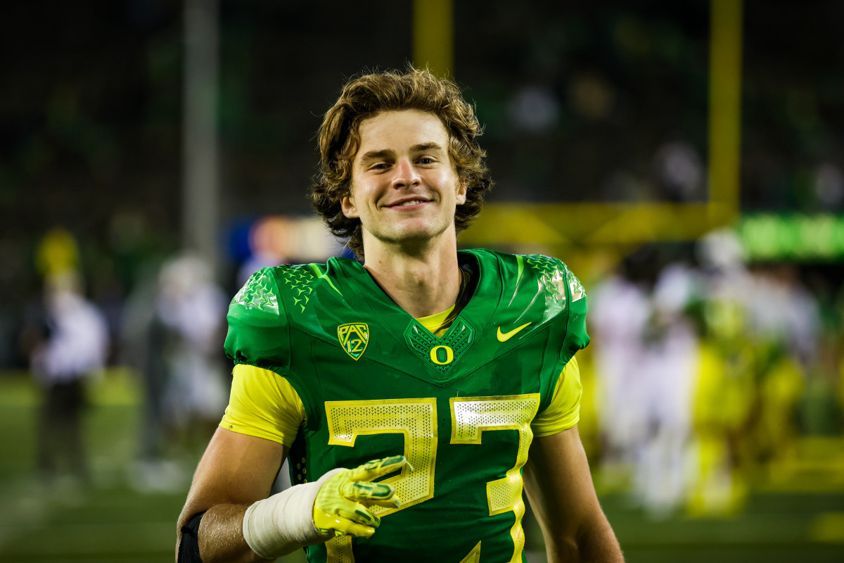 Oregon Ducks wide receiver Chase Cota against Stanford.