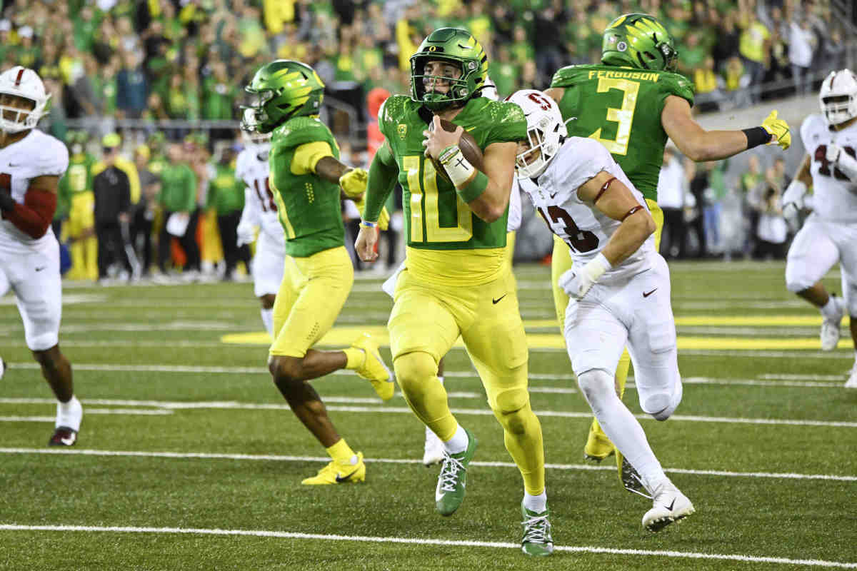 Ducks quarterback Bo Nix (10) rushes for an 80 yard touchdown during the second half against the Stanford Cardinal at Autzen Stadium. The Ducks won the game 45-27.