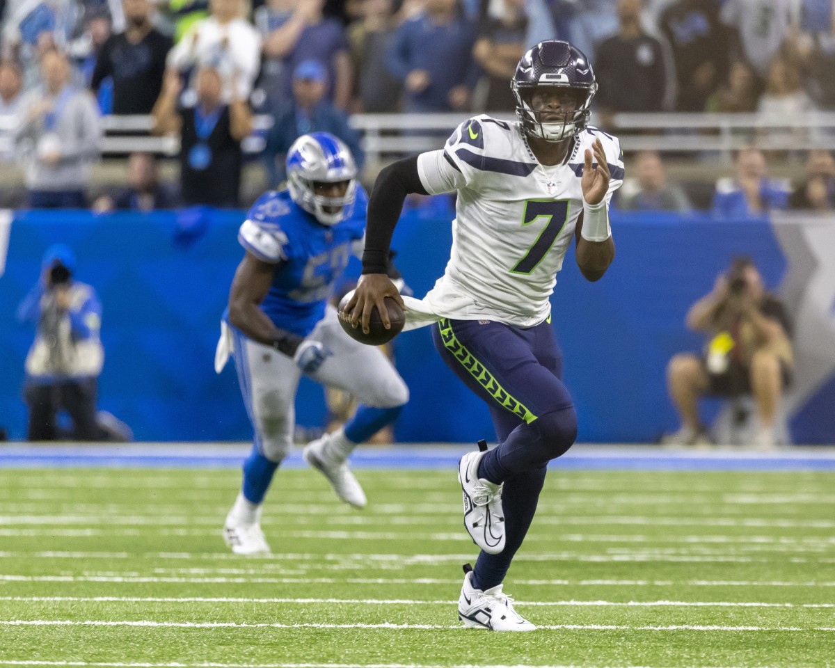 Oct 2, 2022; Detroit, Michigan, USA; Seattle Seahawks quarterback Geno Smith (7) runs with the ball against the Detroit Lions during the first quarter at Ford Field.