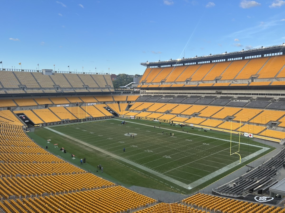 Fan Dies After Falling Off Escalator at Pittsburgh Steelers Stadium