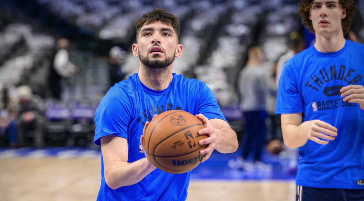Oklahoma City Thunder guard Ty Jerome (16) warms up before the game between the Dallas Mavericks and the Oklahoma City Thunder at the American Airlines Center.