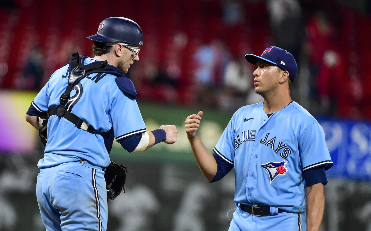 SF Giants pitcher Andrew Vasquez talking to catcher Danny Jansen during a mound visit while Vasquez was with the Blue Jays.