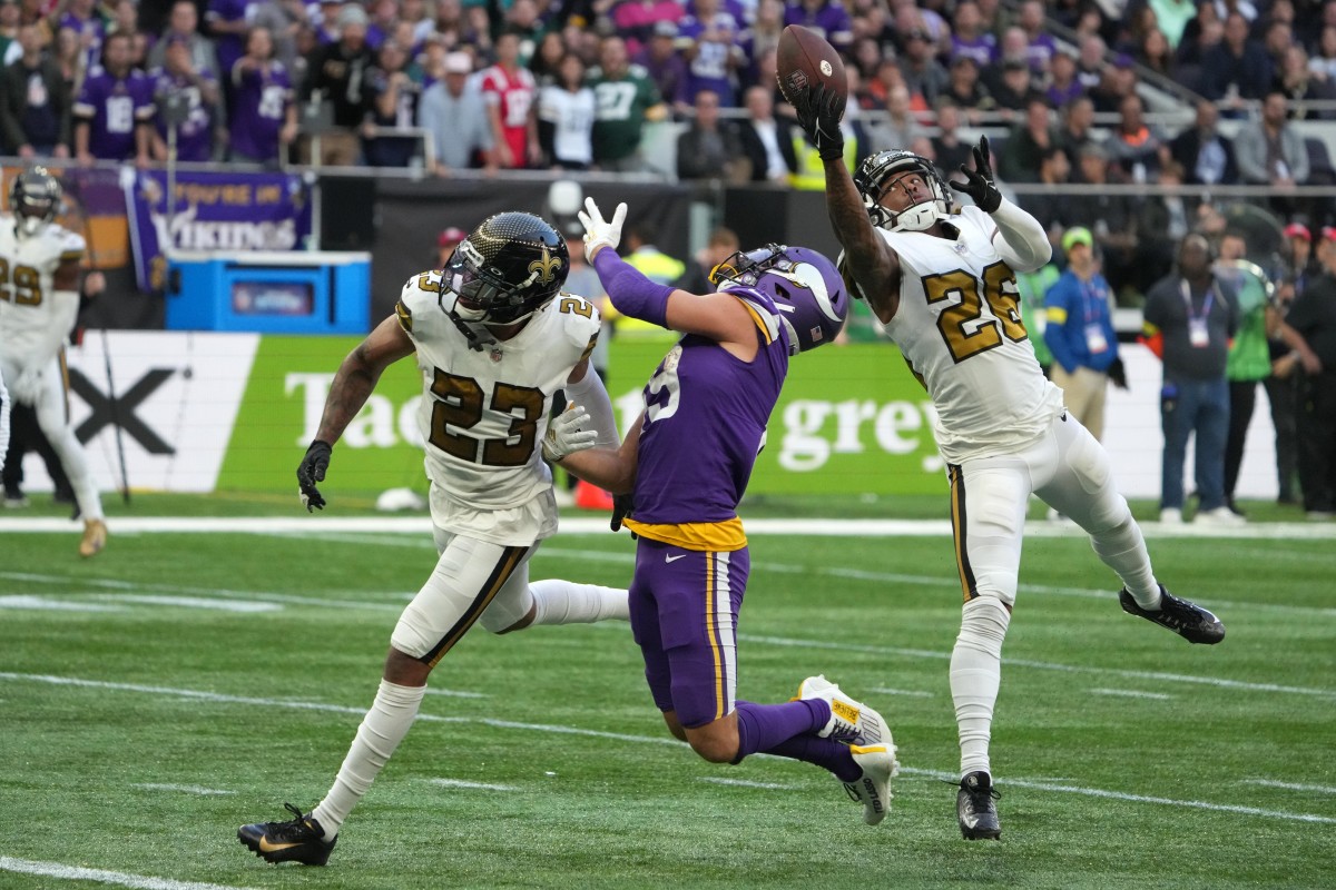 New Orleans Saints cornerbacks P.J. Williams (26) and Marshon Lattimore (23) defend against Minnesota Vikings wide receiver Adam Thielen (19). Mandatory Credit: Kirby Lee-USA TODAY Sports