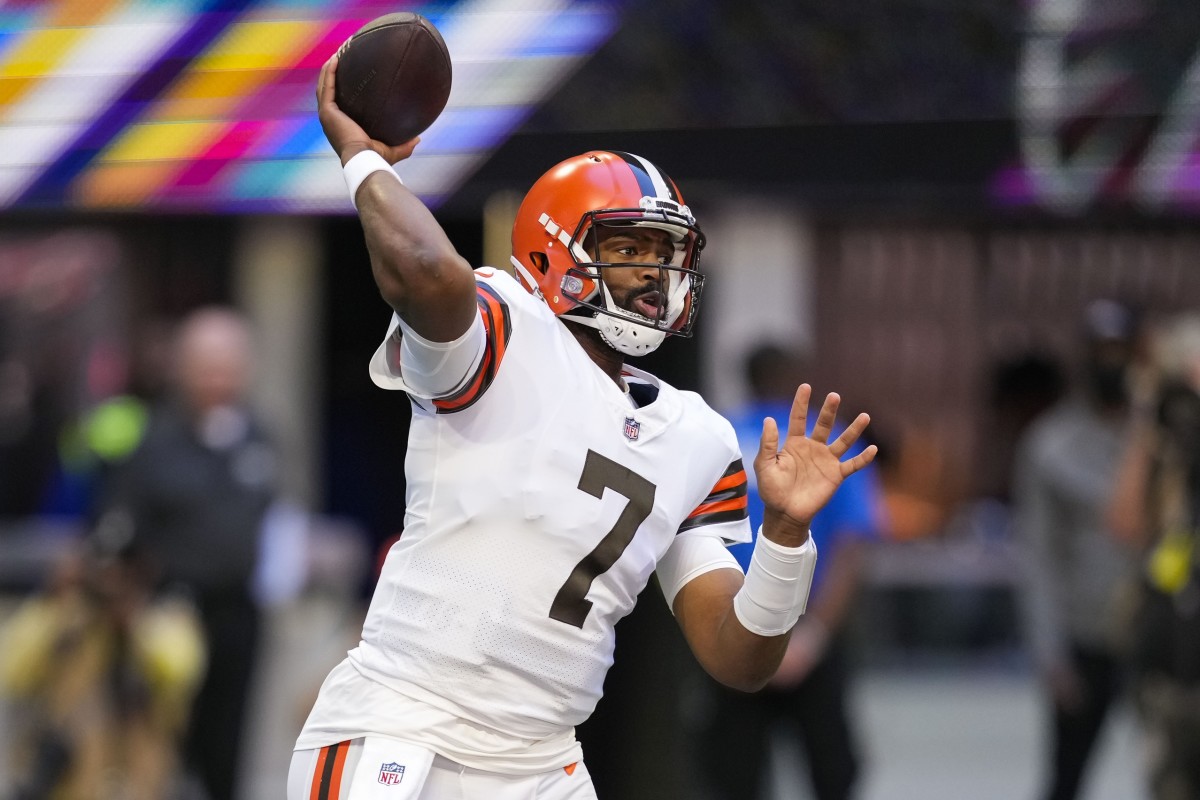 Oct 2, 2022; Atlanta, Georgia, USA; Cleveland Browns quarterback Jacoby Brissett (7) passes against the Atlanta Falcons during the first quarter at Mercedes-Benz Stadium. Mandatory Credit: Dale Zanine-USA TODAY Sports