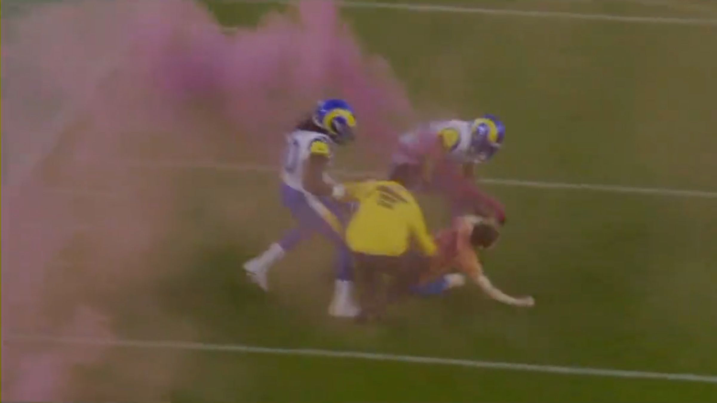 Kevin Harlan, Peyton and Eli Manning call fan running on field during 'Monday Night Football' - Vimarsana News