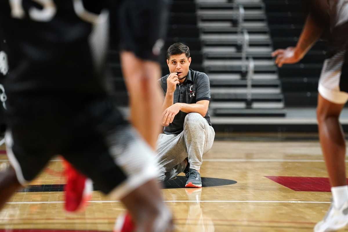 Four-Star Guard Jizzle James Commits to UC - Vimarsana News