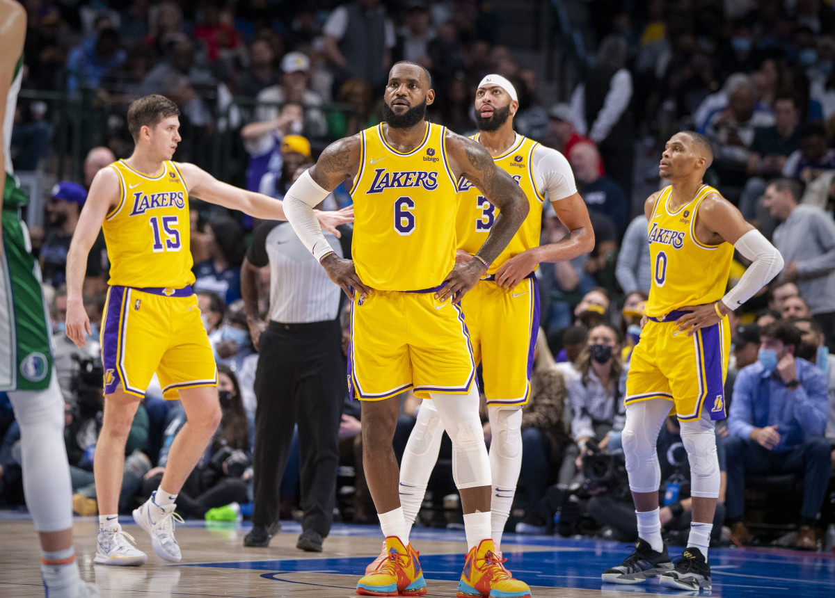 Lakers, without LeBron James and Austin Reaves, drop preseason game to  Bucks – Orange County Register