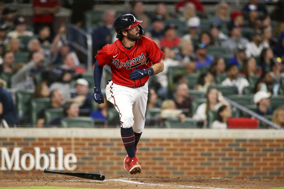 Braves shortstop Dansby Swanson hits a home run against the Mets in the sixth inning at Truist Park.