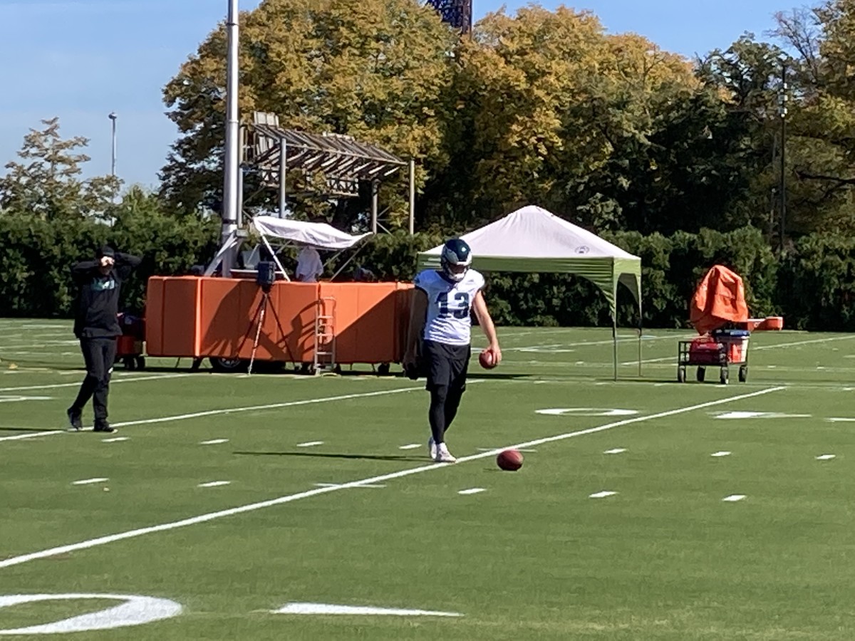 Cameron Dicker at his first Eagles practice on Oct. 6, 2022