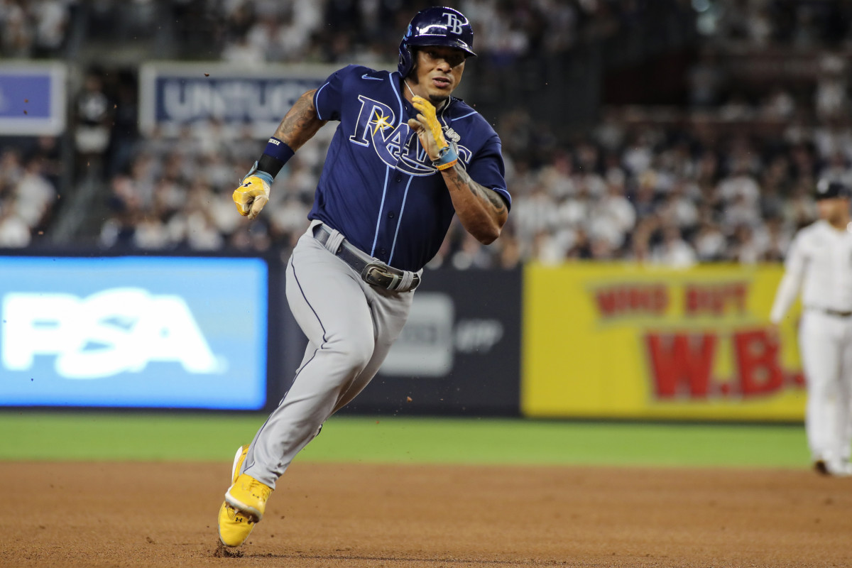 Wander Franco sprints around the bases