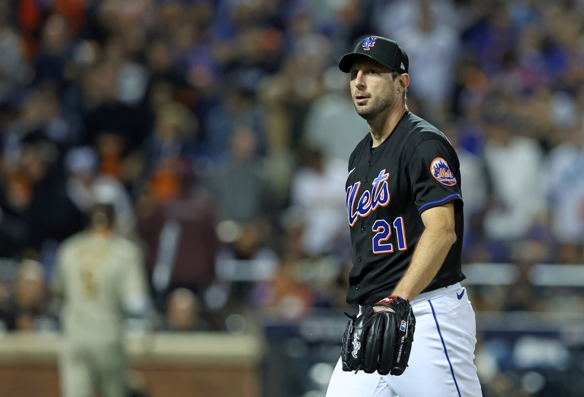 Padres Tag 7 Runs Off Mets' Max Scherzer in Game 1 of Wild Card