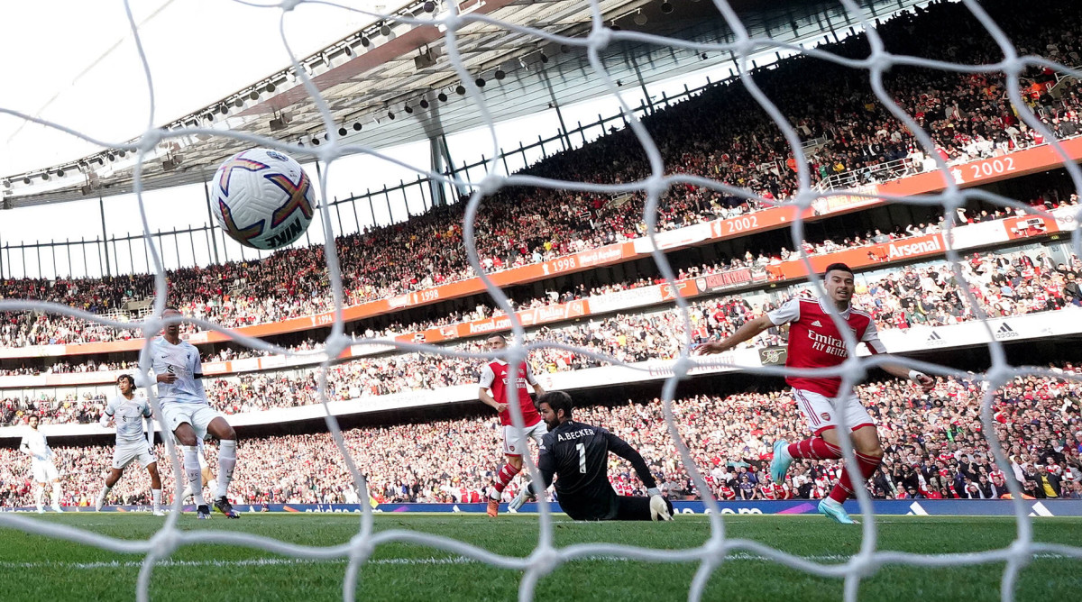 Gabriel Martinelli scores for Arsenal.