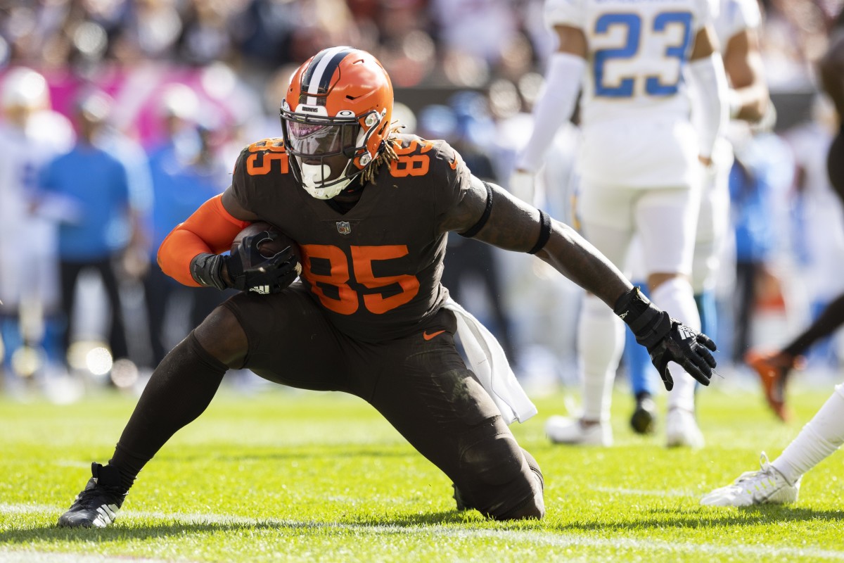 Oct 9, 2022; Cleveland, Ohio, USA; Cleveland Browns tight end David Njoku (85) celebrates after making a first down run against the Los Angeles Chargers during the third quarter at FirstEnergy Stadium. Mandatory Credit: Scott Galvin-USA TODAY Sports