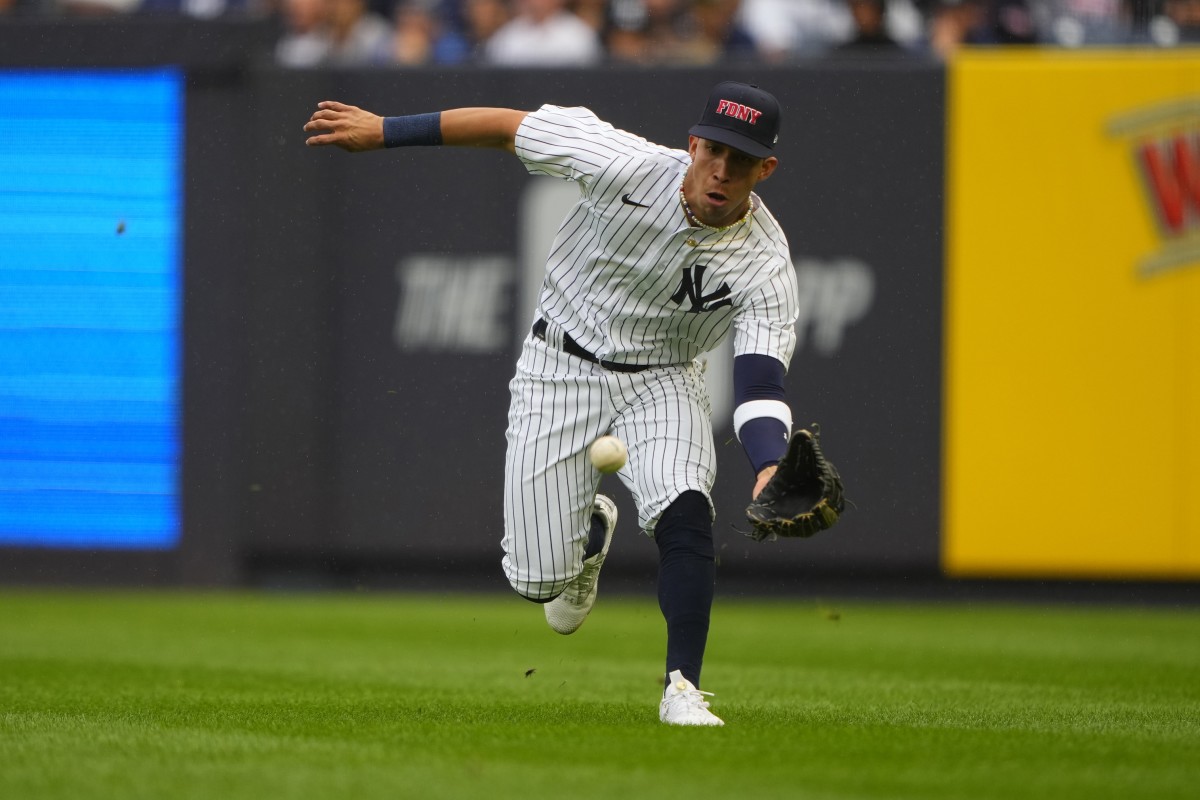 New York Yankees OF Oswaldo Cabrera catching line drive