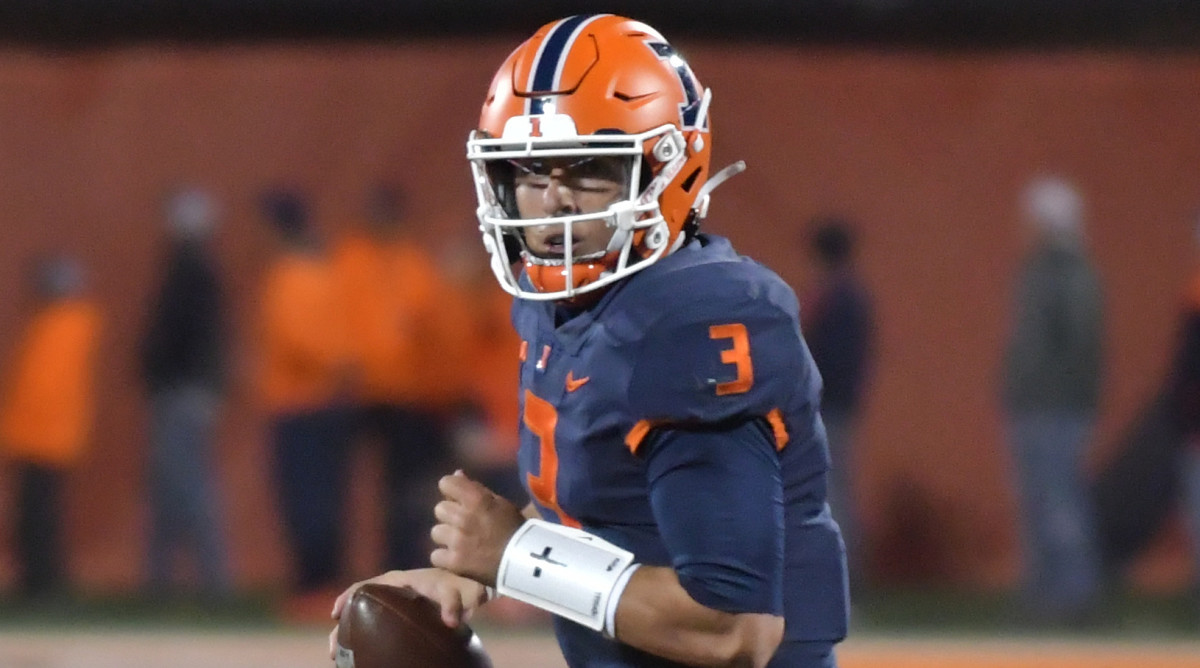 Illinois quarterback Tommy DeVito