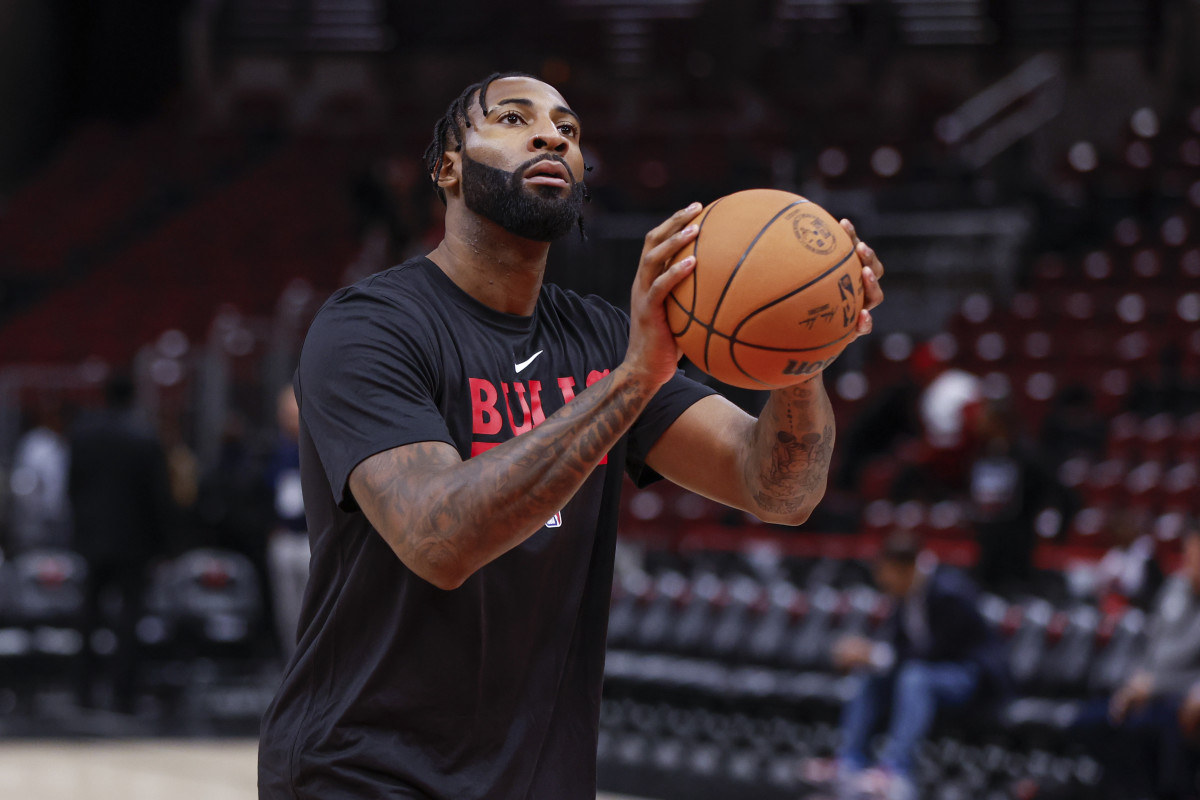 Chicago Bulls big man Andre Drummond shooting free throws