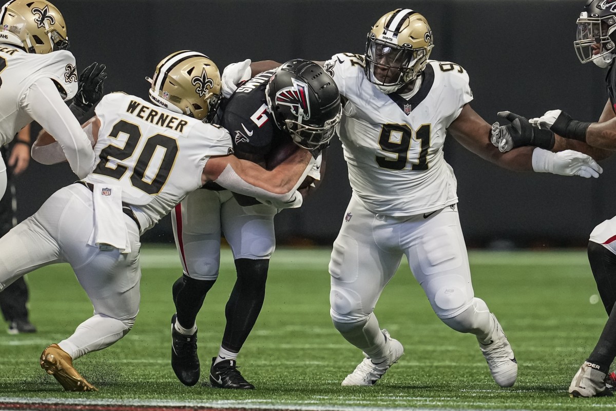 Atlanta Falcons running back Damien Williams (6) is tackled by New Orleans Saints linebacker Pete Werner (20) and defensive tackle Kentavius Street (91). Mandatory Credit: Dale Zanine-USA TODAY