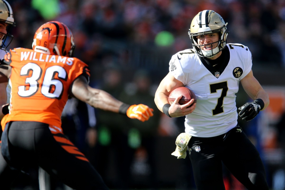 New Orleans Saints quarterback Taysom Hill (7) carries the ball in a game between the New Orleans Saints and the Cincinnati Bengals on Nov. 11, 2018. © Kareem Elgazzar USA TODAY 