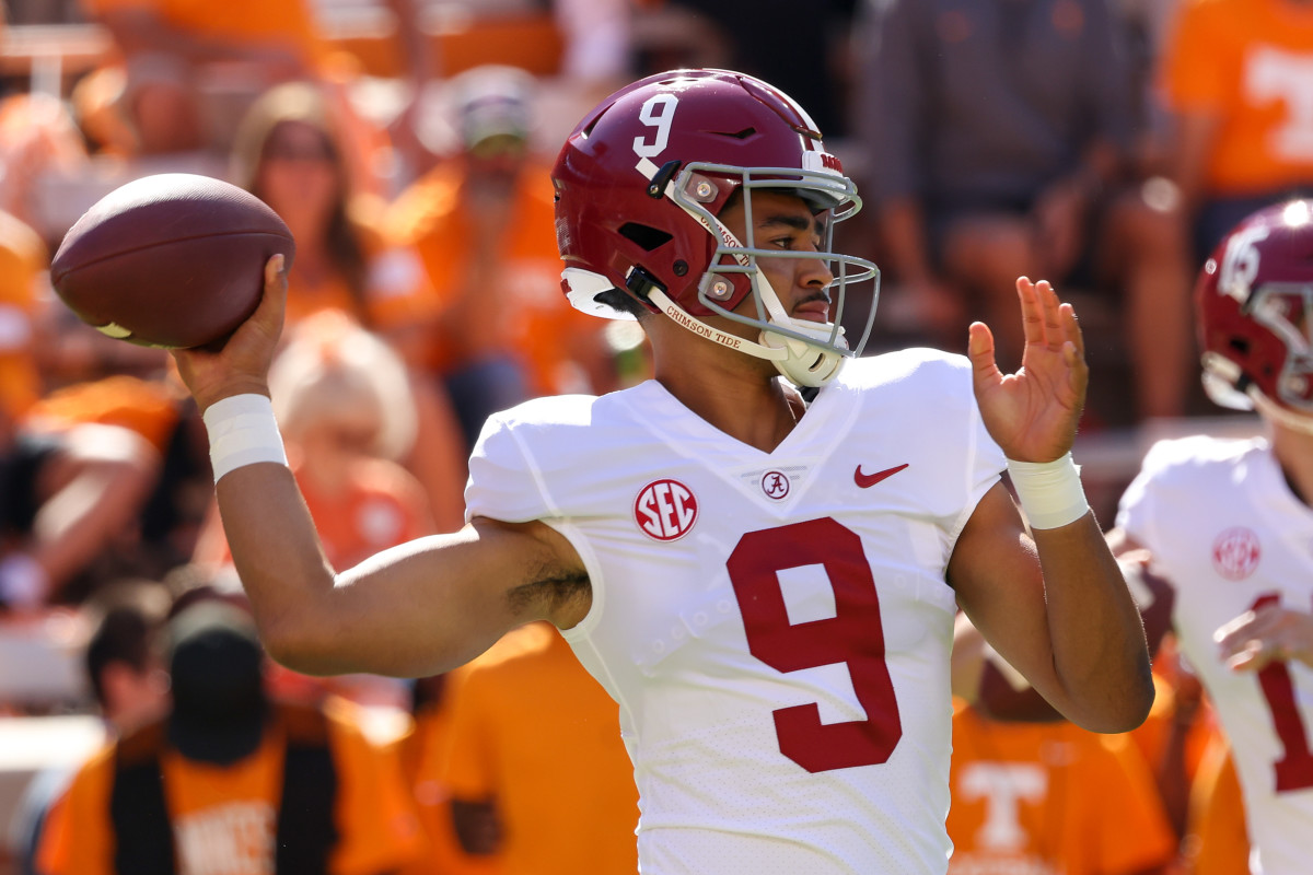 Alabama Crimson Tide quarterback Bryce Young (9) warms up before the game against the Tennessee Volunteers at Neyland Stadium.