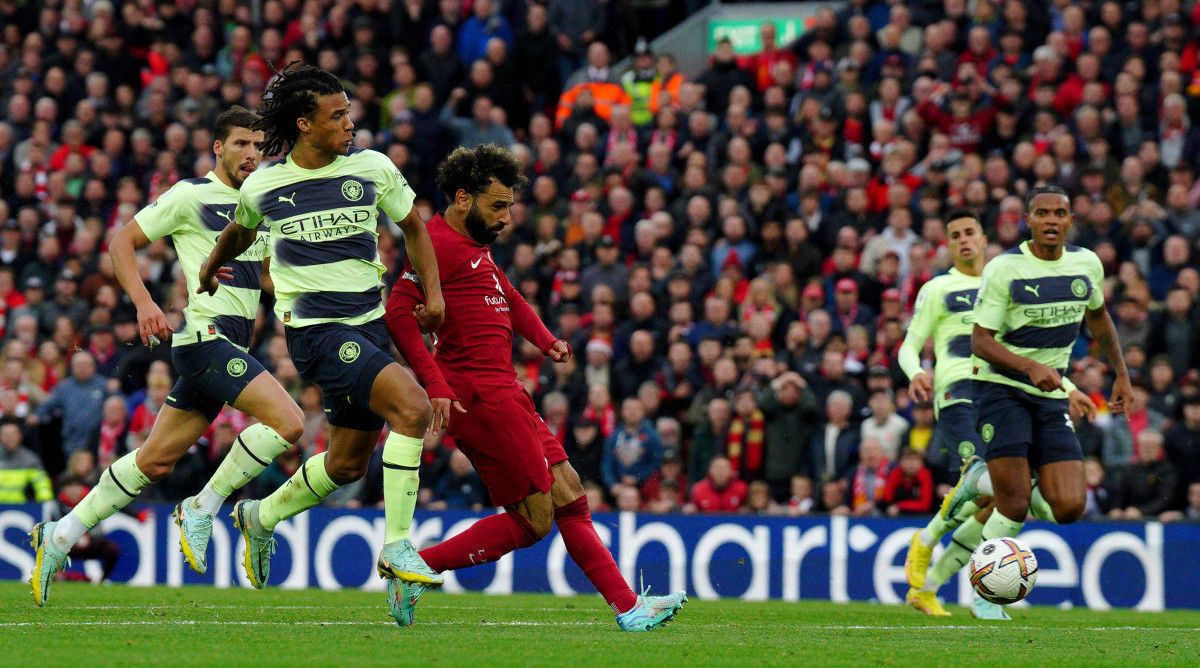 Mohamed Salah shooting against Man City