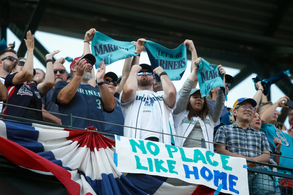 Seattle Mariners Fans Inexplicably Outraged Following Houston Astros