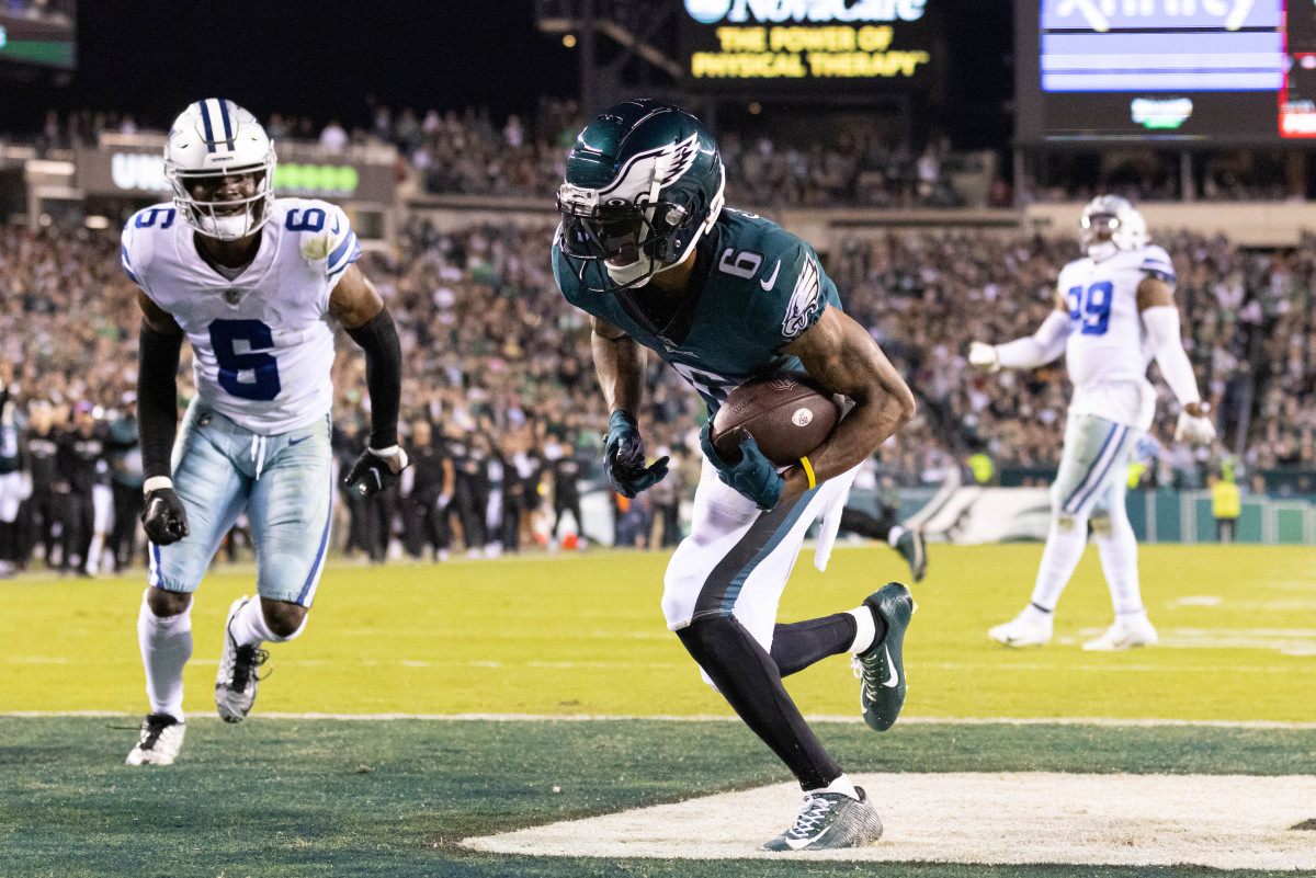 Philadelphia Eagles wide receiver DeVonta Smith (6) makes a touchdown catch past Dallas Cowboys safety Donovan Wilson (6) during the fourth quarter at Lincoln Financial Field.