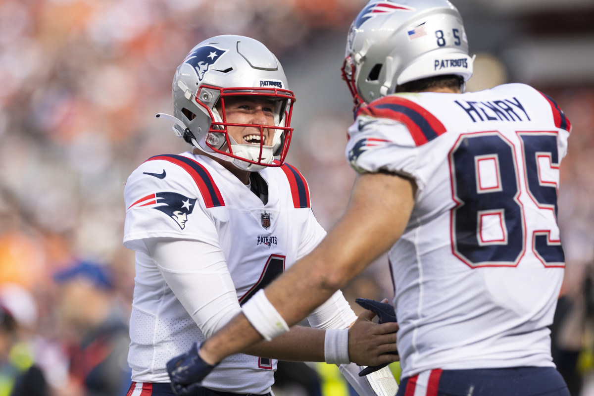 New England Patriots quarterback Bailey Zappe (4) congratulates tight end Hunter Henry (85) on his touchdown run against the Cleveland Browns during the third quarter at FirstEnergy Stadium.