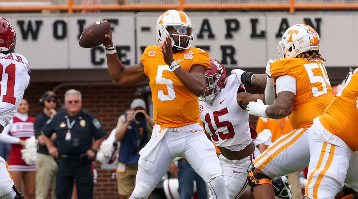 Tennessee QB Hendon Hooker throws a pass against Alabama.