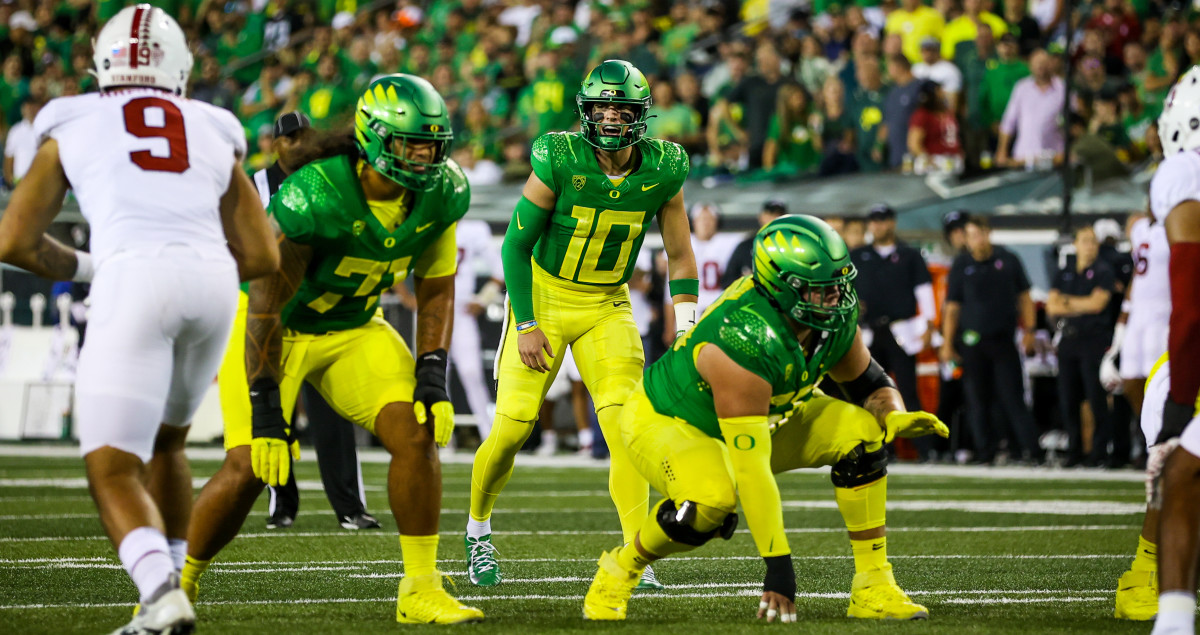The Ducks offense getting things rolling against the Stanford Cardinal defense. 