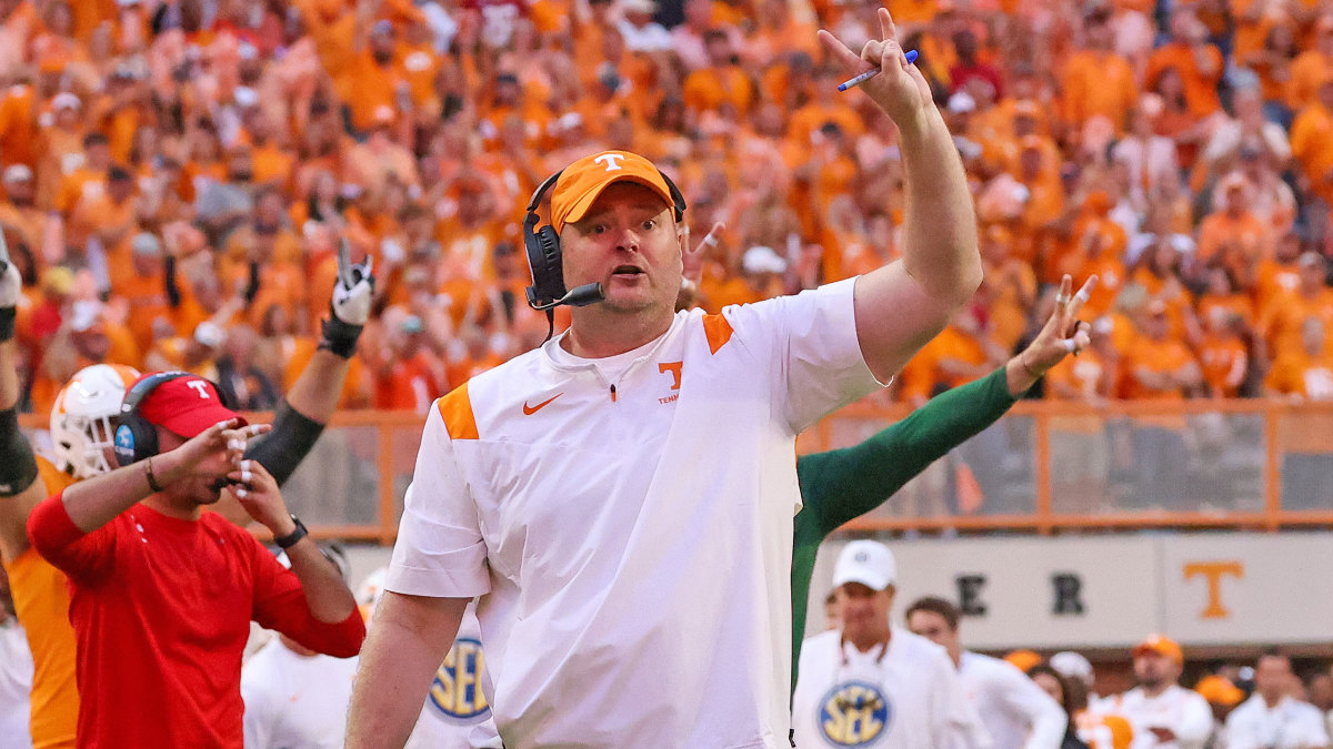 Tennessee coach Josh Heupel calls out a play