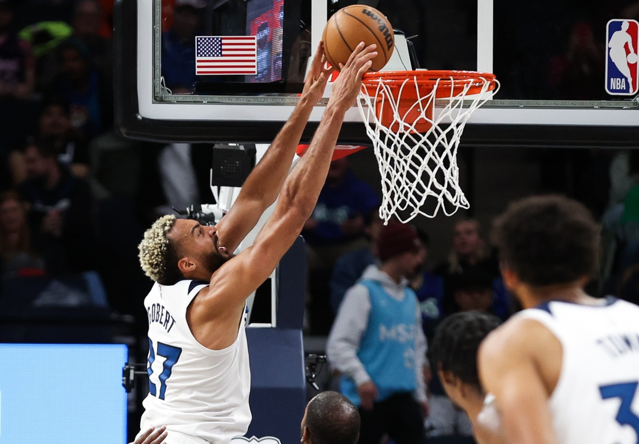 Timberwolves have the biggest starting lineup in the West Sports