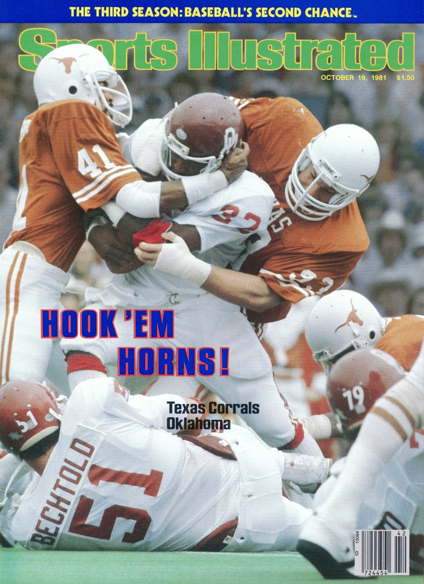 1981 Sports Illustrated cover featuring Texas players tackling an Oklahoma player