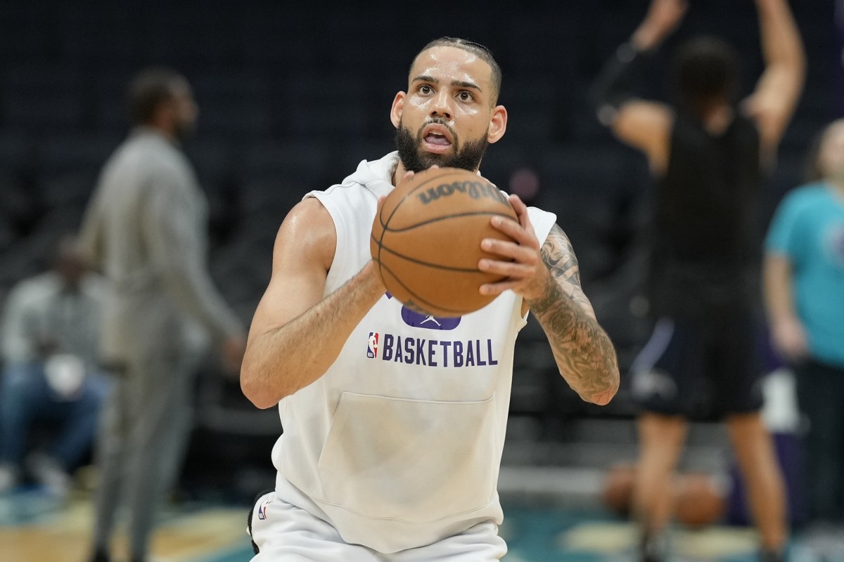 Cody Martin Exits Charlotte Season Opener with Quad Injury