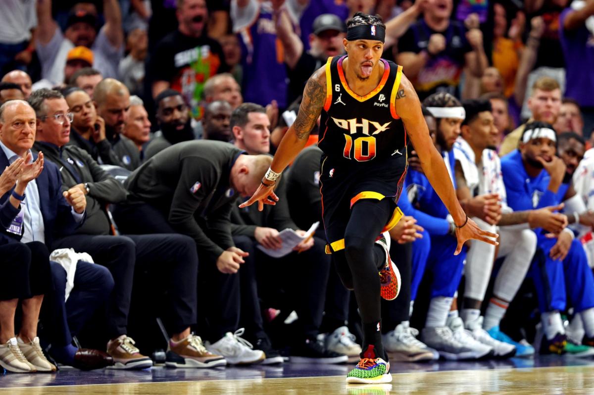 Phoenix Suns guard Damion Lee scored a crucial 11 points in the absence of Landry Shamet, coming up clutch against the Dallas Mavericks. 