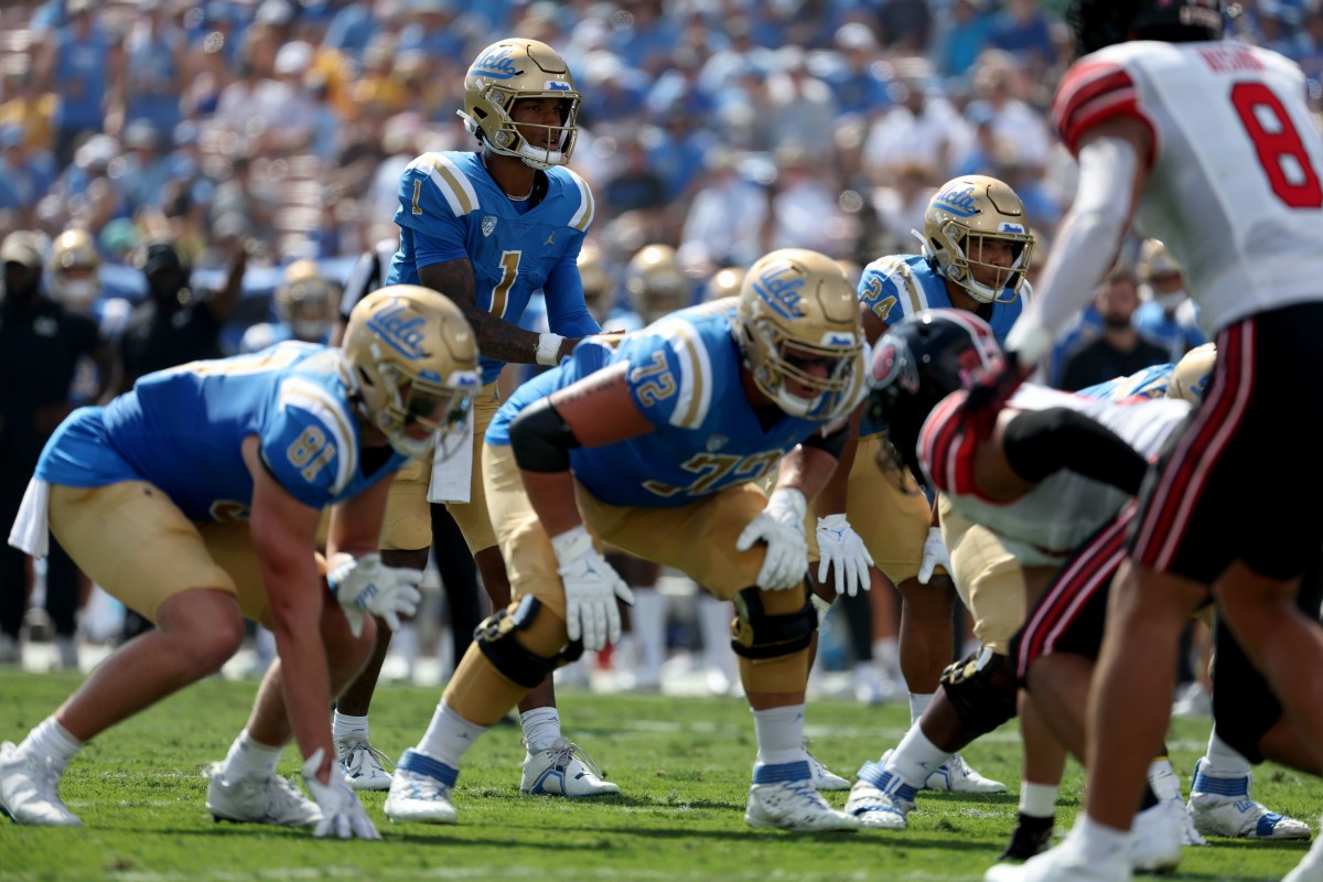 Dorian Thompson-Robinson takes a snap vs. Utah.